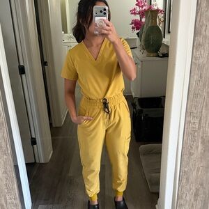 FIGS Women’s Mustard Yellow Scrub V-neck top & jogger pants